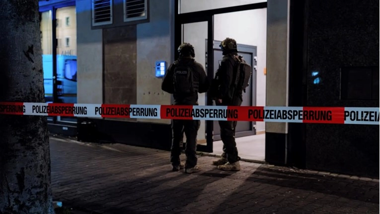 Nožem napao krajnje desni skup u Njemačkoj: Policija ga ustrijelila